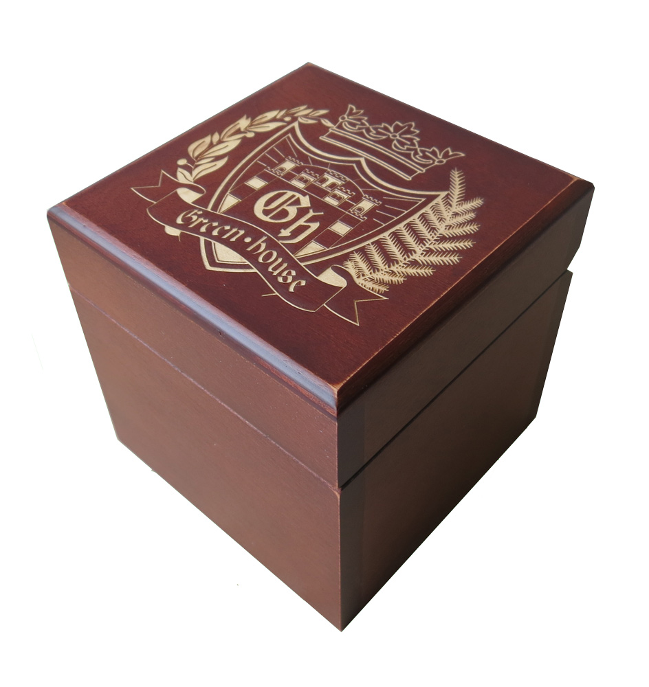 Чай в пакетиках в деревянной коробочке с логотипом