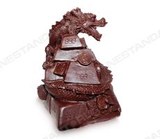 Фигурка дракона из шоколада