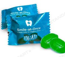 Карамель с логотипом Smile-at-Once в бумажной упаковке flow-pack