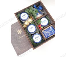 Новогодний подарочный набор в деревянном ящике с символикой группы Эталон