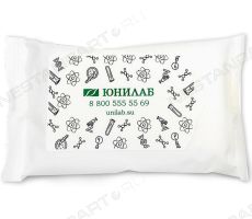 Влажные салфетки в белой пачке с логотипом Юнилаб