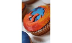 Пирожное с логотипом Mozilla Firefox