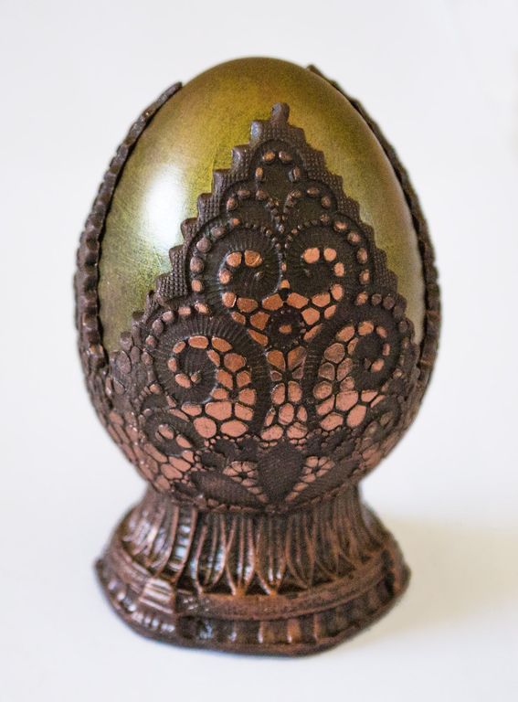 Фигурка яйца Фаберже из шоколада