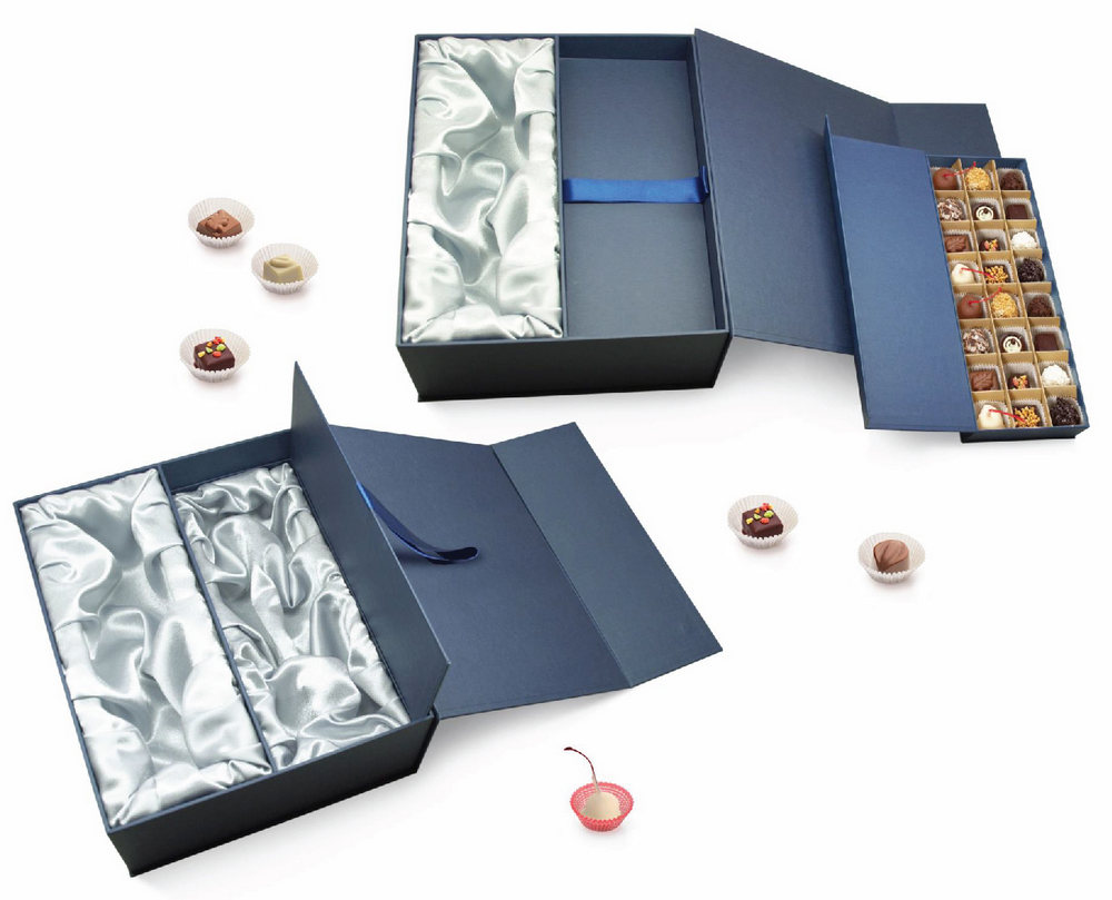 Подарочный набор с конфетами и алкогольным напитком в дизайнерской коробке