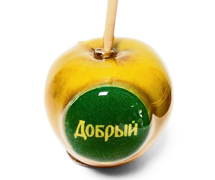 Яблоко с логотипом в карамели