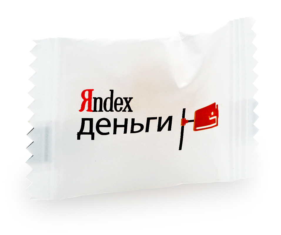 Карамель в упаковке флоу-пак из бумаги с логотипом Яндекс.Деньги