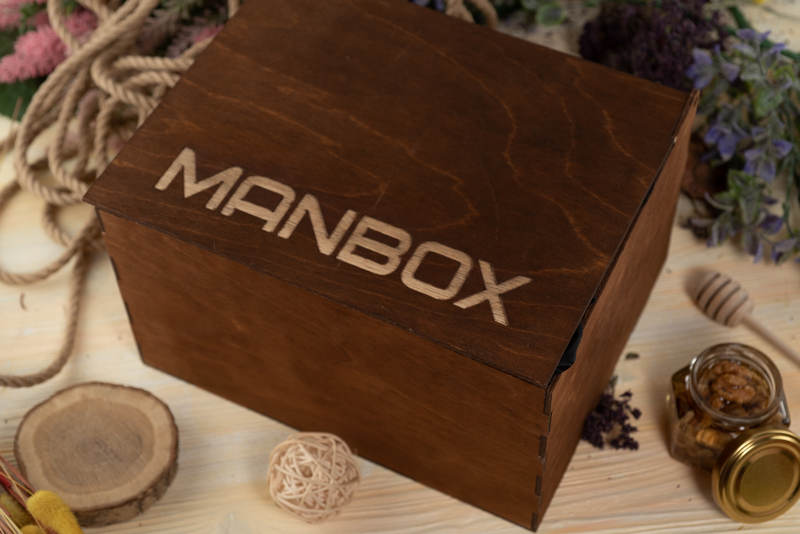 Деревянный ящик для съедобных сувениров с логотипом