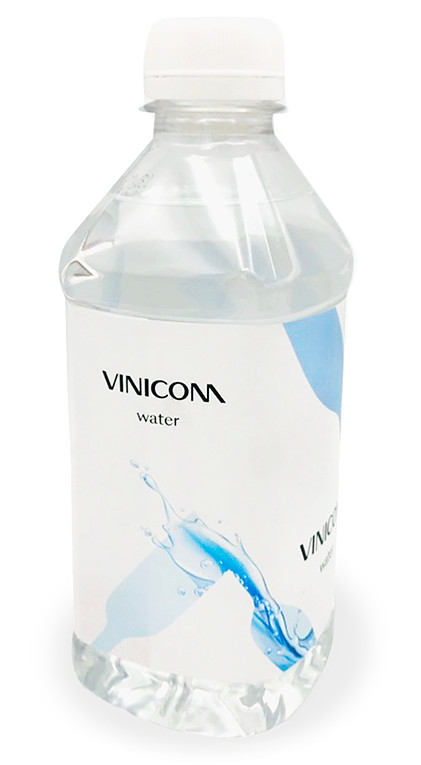 Вода в бутылочках с логотипом Vinicom