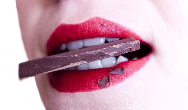 Диетолог: в ежедневный рацион стоит включить горький шоколад